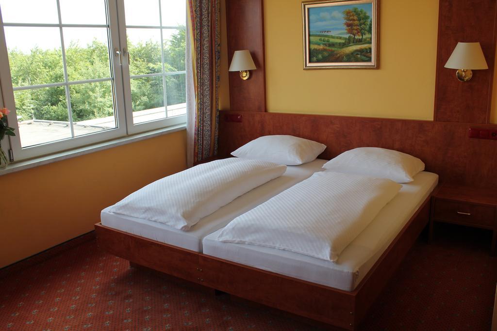 Berghotel Hamburg Blick Room photo